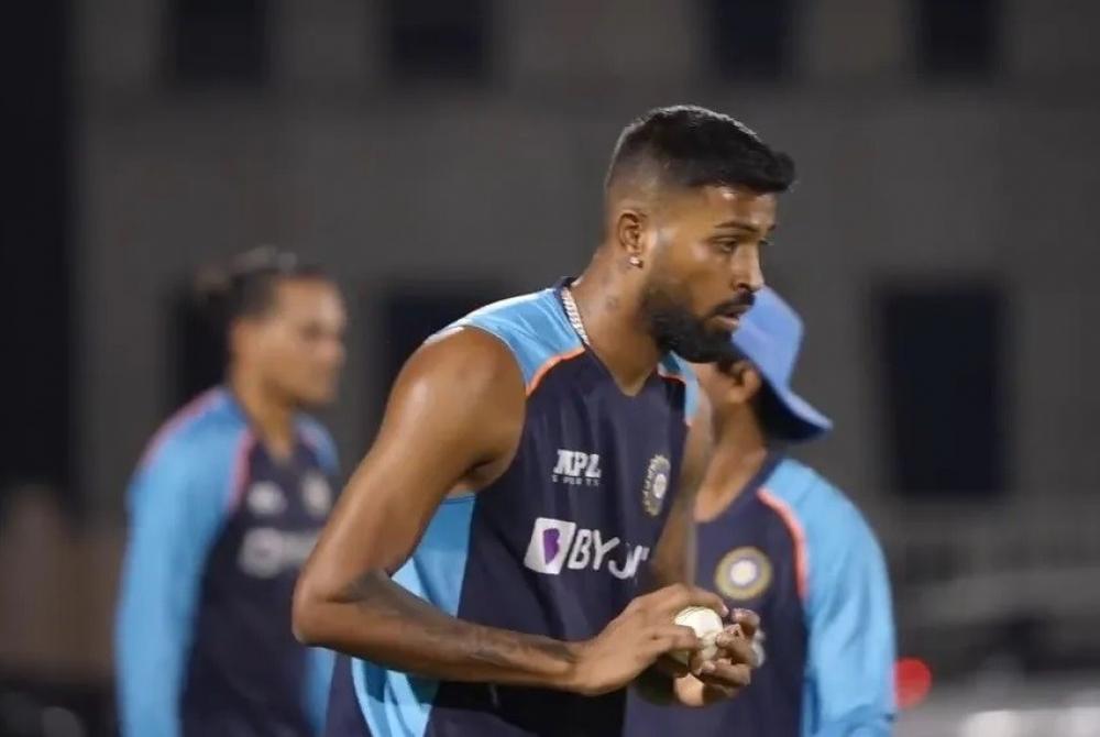 The Weekend Leader - Hardik Pandya back bowling in the nets; raises hope ahead of New Zealand match